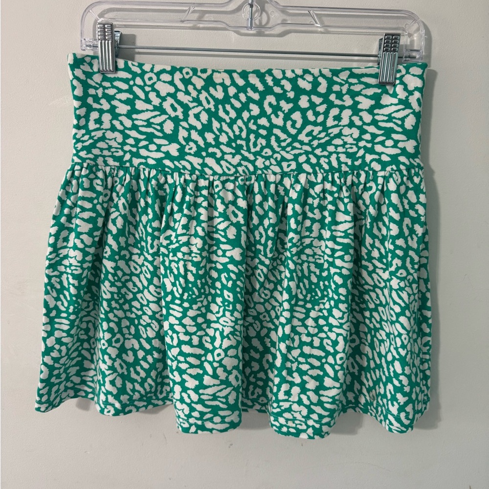 Moda international Green White leopard print mini Skirt size medium